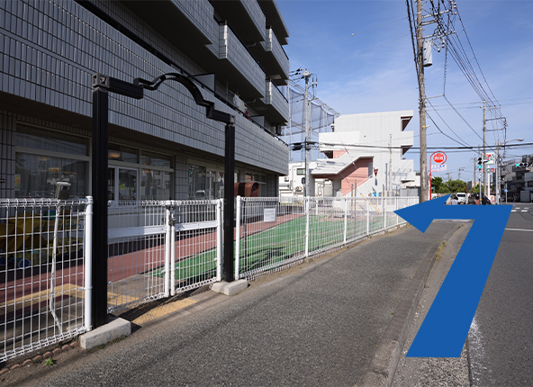 「日吉五丁目」停留所から「かざま歯科クリニック」への道順2